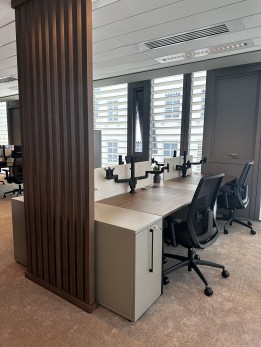 photo-bureau-open-space-claustra-sur-mesure-support-ecran-ecran-de-separation-acoustique