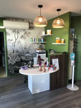 vue-reception-et-tapisserie-magasin-optique.jpg
