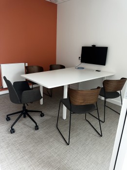 Photo salle de réunion table trapèze basse.jpg