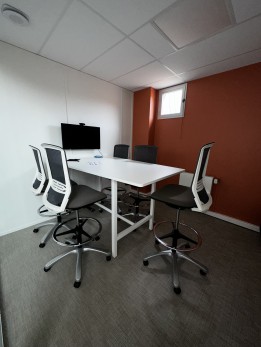 Photo salle de réunion table trapèze haute.jpg