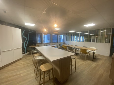 Réalisation refectoire et cuisine de bureaux.jpg
