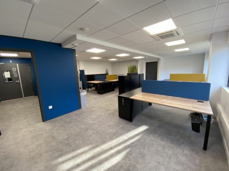 Photo open space 1 avec bureau double transporteur.jpg