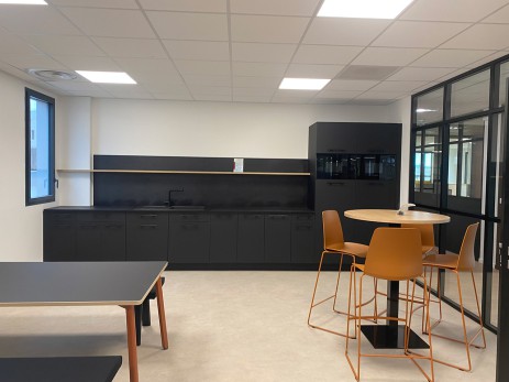 3-amenagement-cuisine-et-refectoire-bureaux-a-villeubanne.jpg