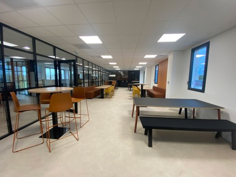 8-amenagement-zone-cuisine-et-refectoire-et-travail-informelle-pour-80-personnes-bureau.jpg