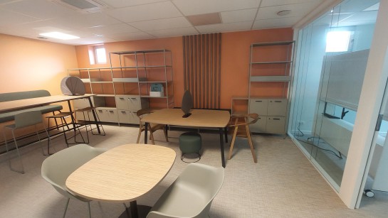 Photo espace bibliothèque et détente.jpg